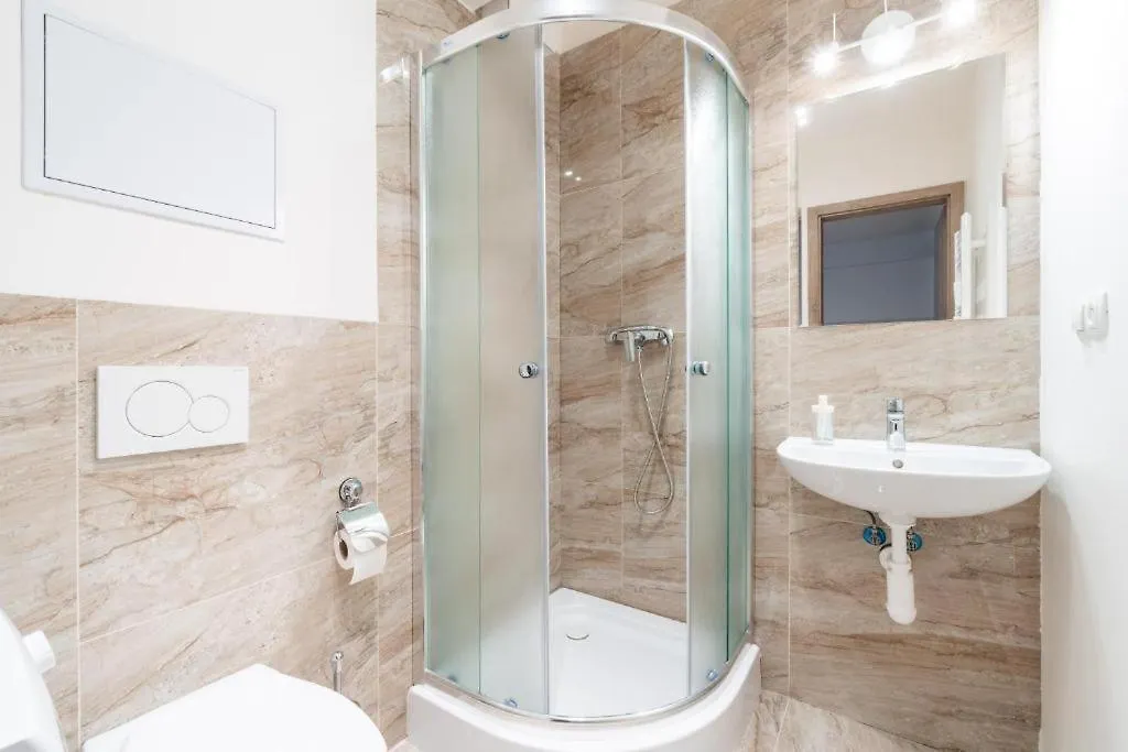 Brand New Studio Apartment #71 With Free Secure Parking In The Center Praga
